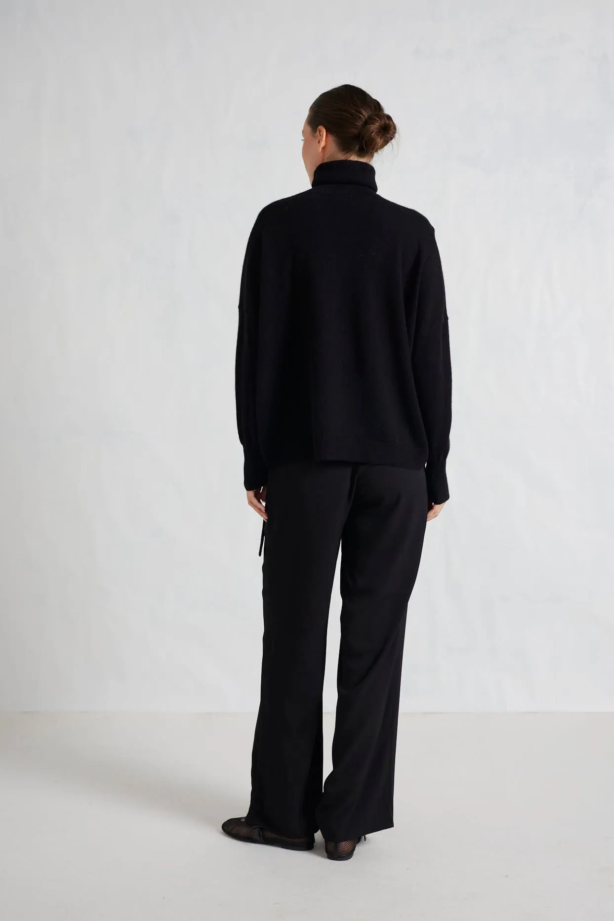 A Polo Bay Cashmere Sweater in Black