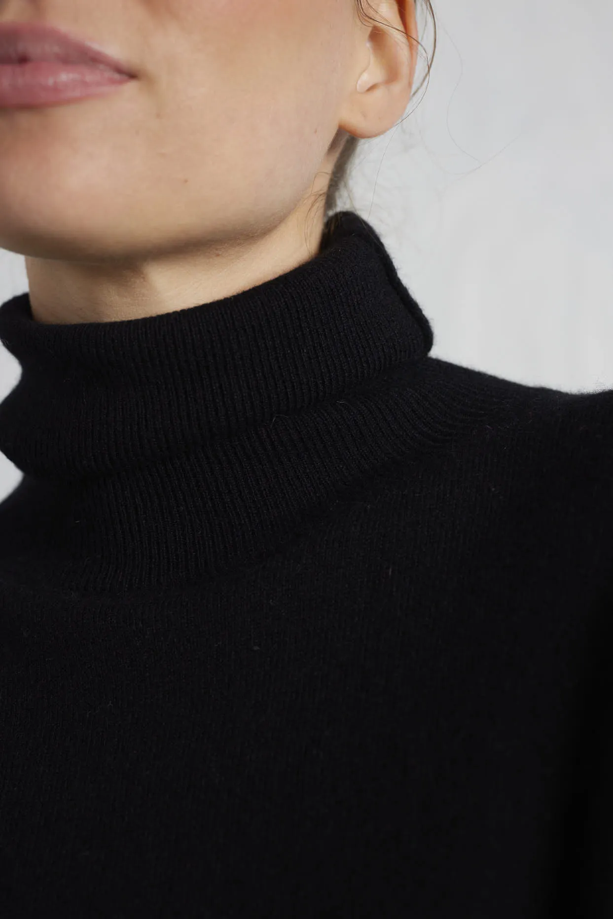 A Polo Bay Cashmere Sweater in Black