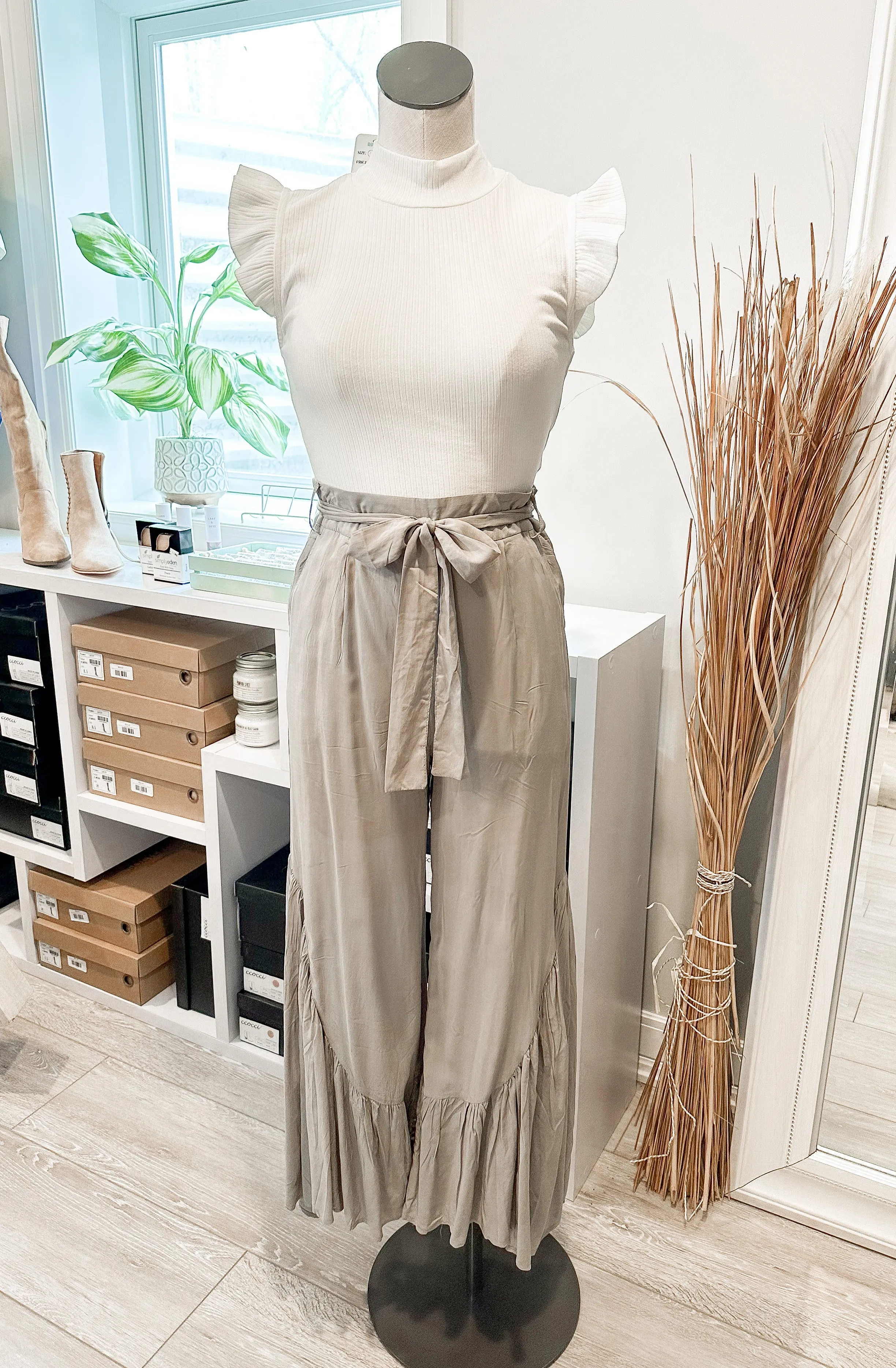 Fiona Flounce Hem Wide Leg Pants: Gray